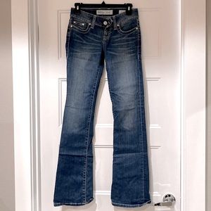 BKE Buckle Stella 25L Stretch Jeans with Slight Flair. Free shipping!